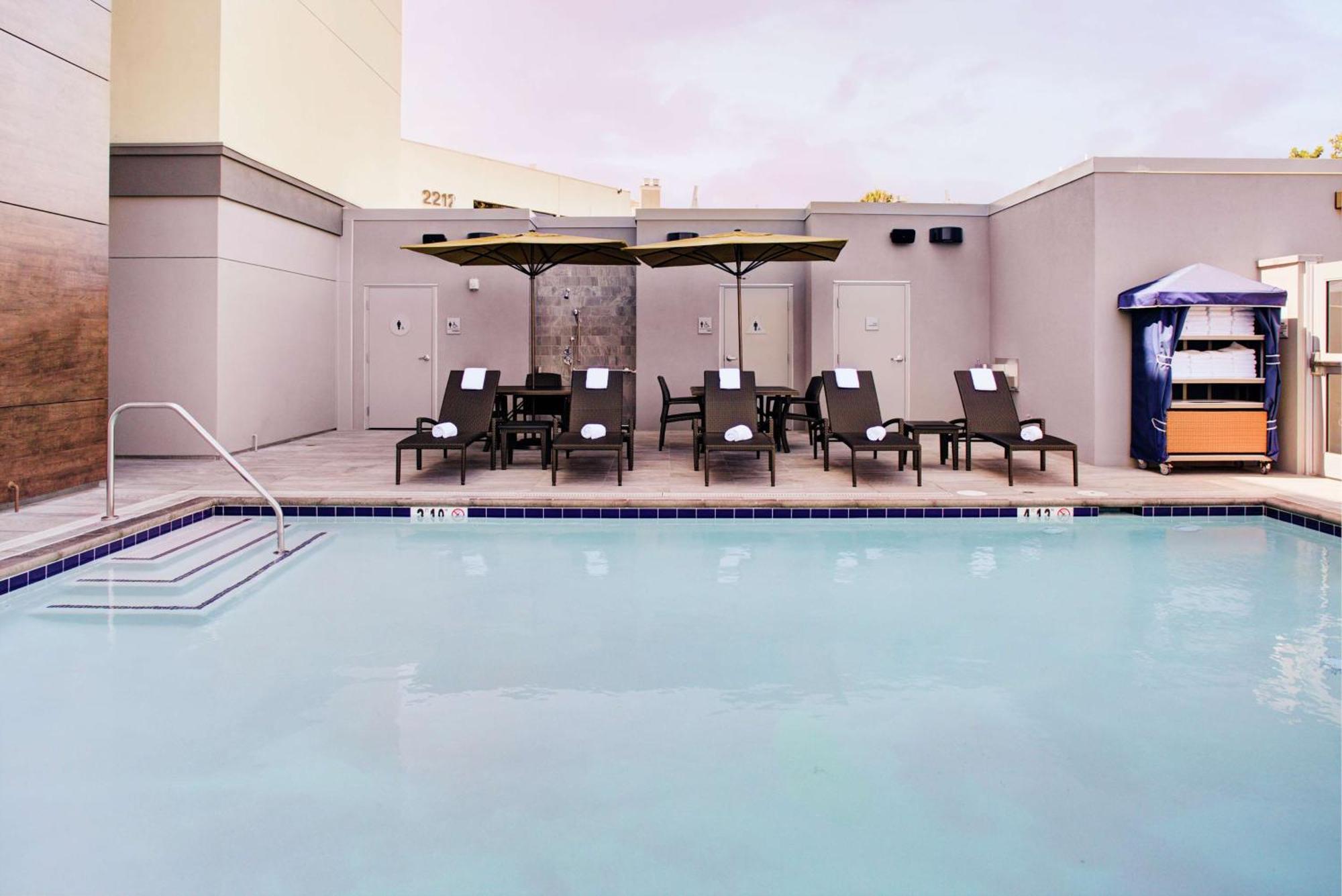 Hampton Inn & Suites Irvine/Orange County Airport Εξωτερικό φωτογραφία